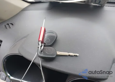 2010 Toyota Highlander Base V6 из США, поврежденный, VIN 5TDBK3EH8AS007165